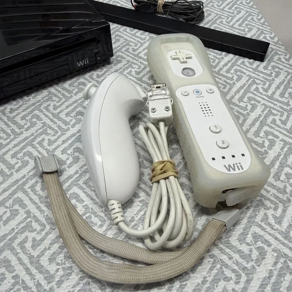 Nintendo Wii Black Console Bundle System RVL-101 Tested 15 Games W/Controller